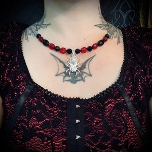 Chunky Spider Red & Black wire necklace